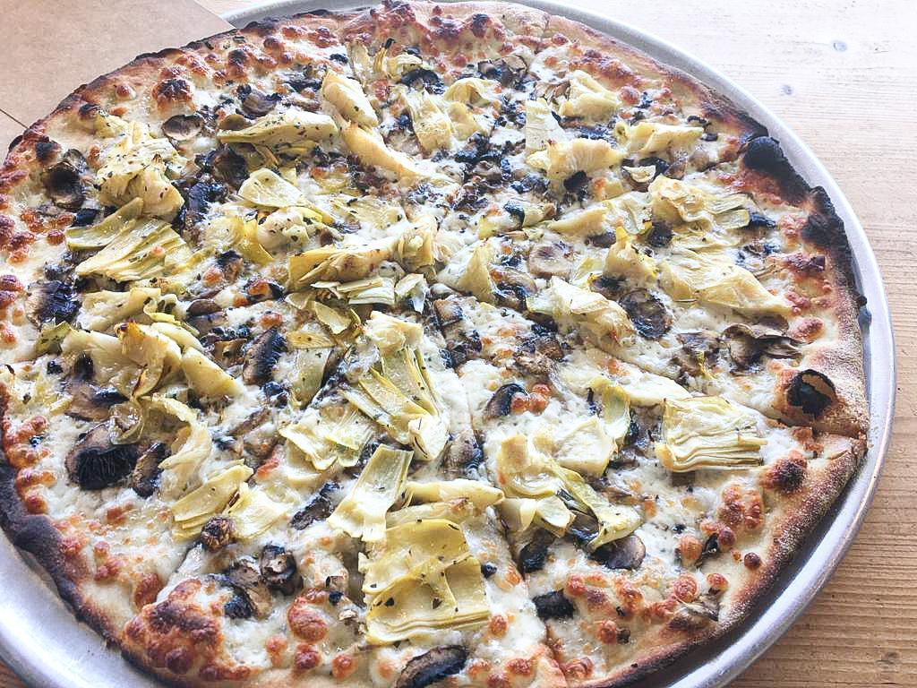 פיצה קפריצ'יו פיצה קפריצ'יו