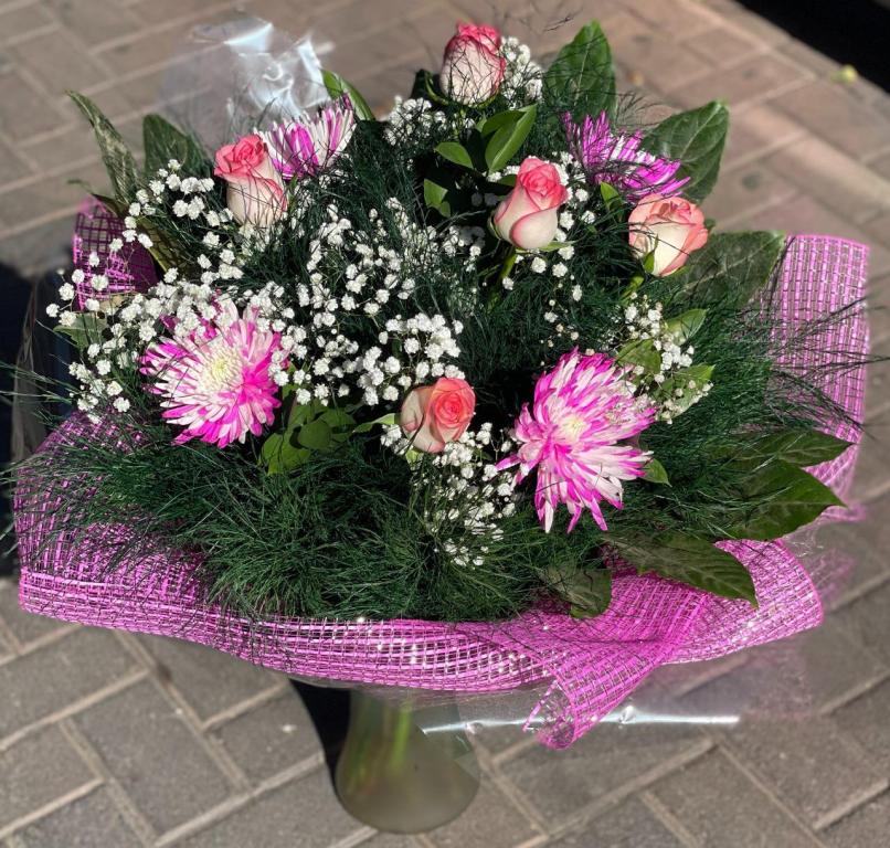 הפרחים של אורן הפרחים של אורן