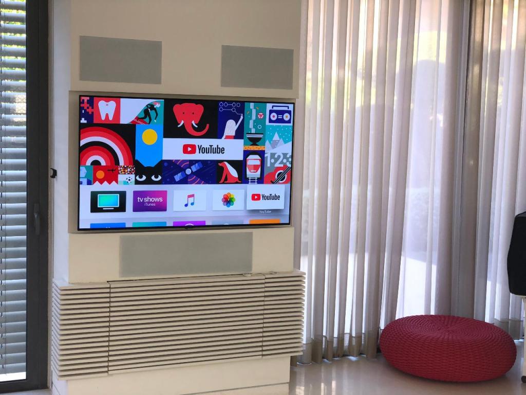 אקוסטי מני אקוסטי מני