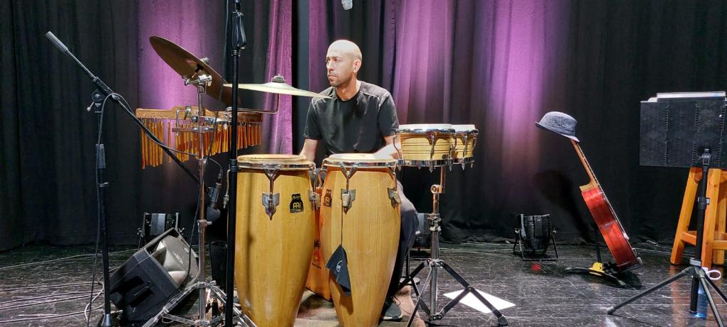 קימבומבו שמחה לטינית קימבומבו שמחה לטינית