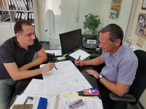 נוטריון ועורך דין יריב קדם