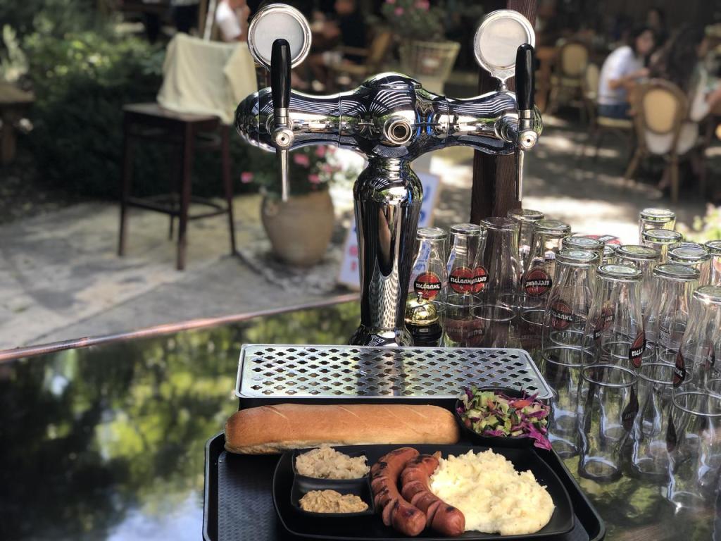 פונדק הג'חנון מול היער פונדק הג'חנון מול היער