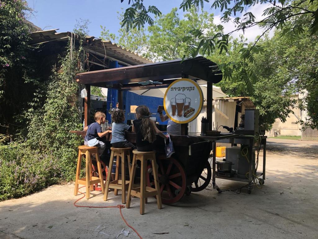 פונדק הג'חנון מול היער פונדק הג'חנון מול היער