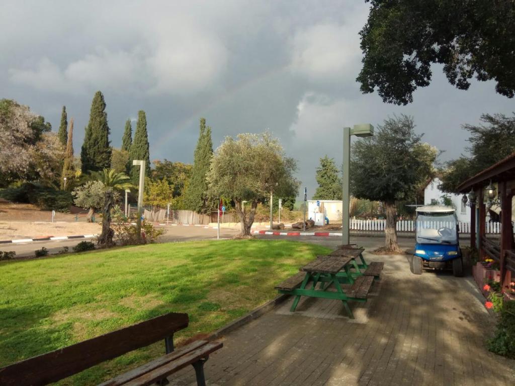 אירוח דורות אירוח דורות