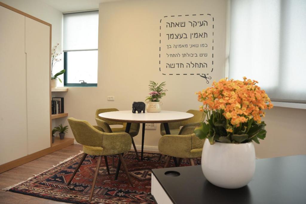 הרצברג אלון מאיה הרצברג אלון מאיה