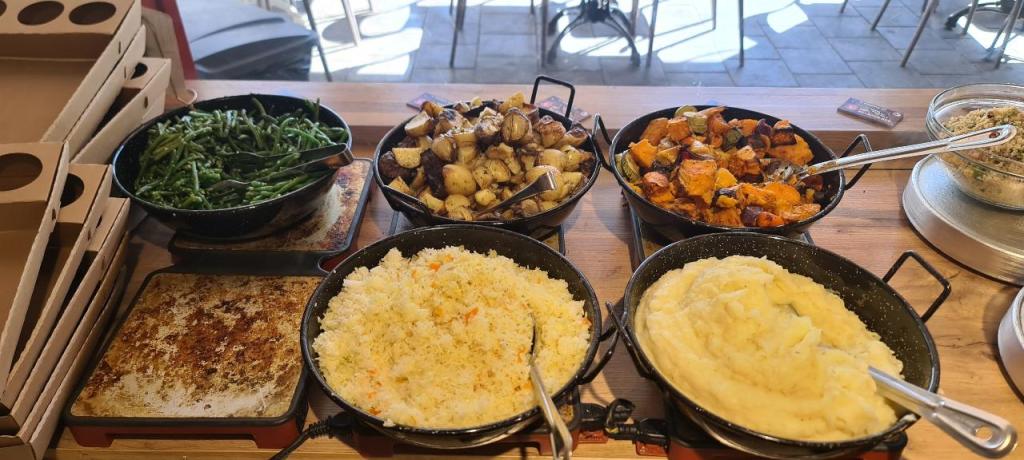 רד רוסטר רד רוסטר