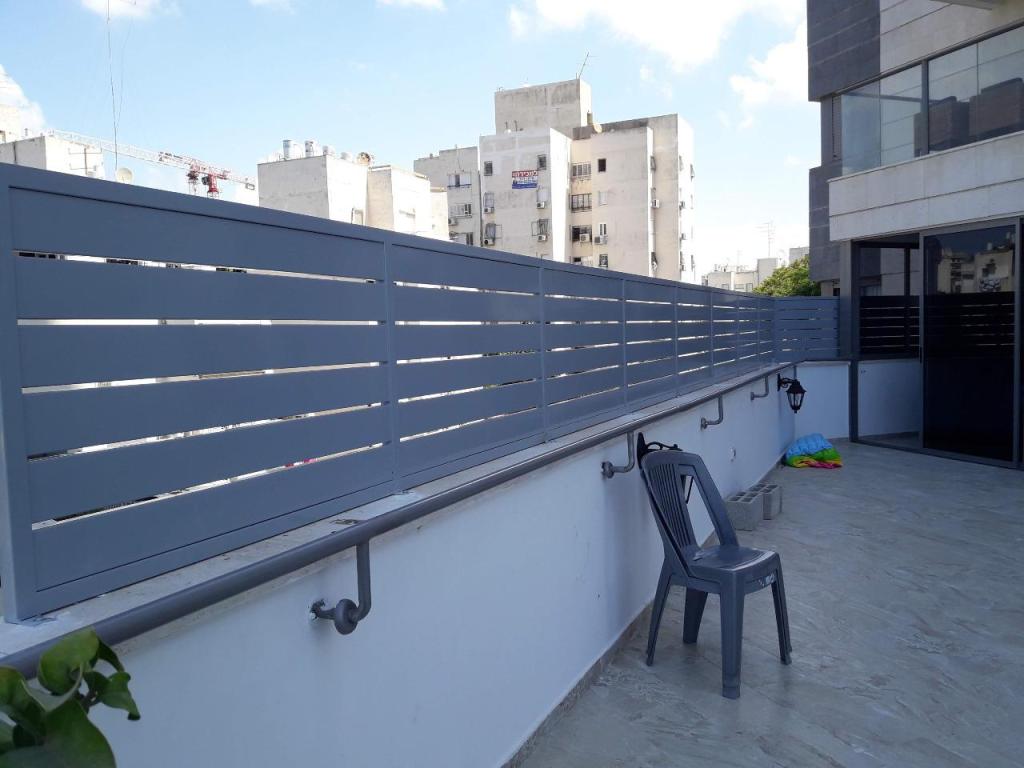 מסגריית נחום בהנהלת רוני מסגריית נחום בהנהלת רוני