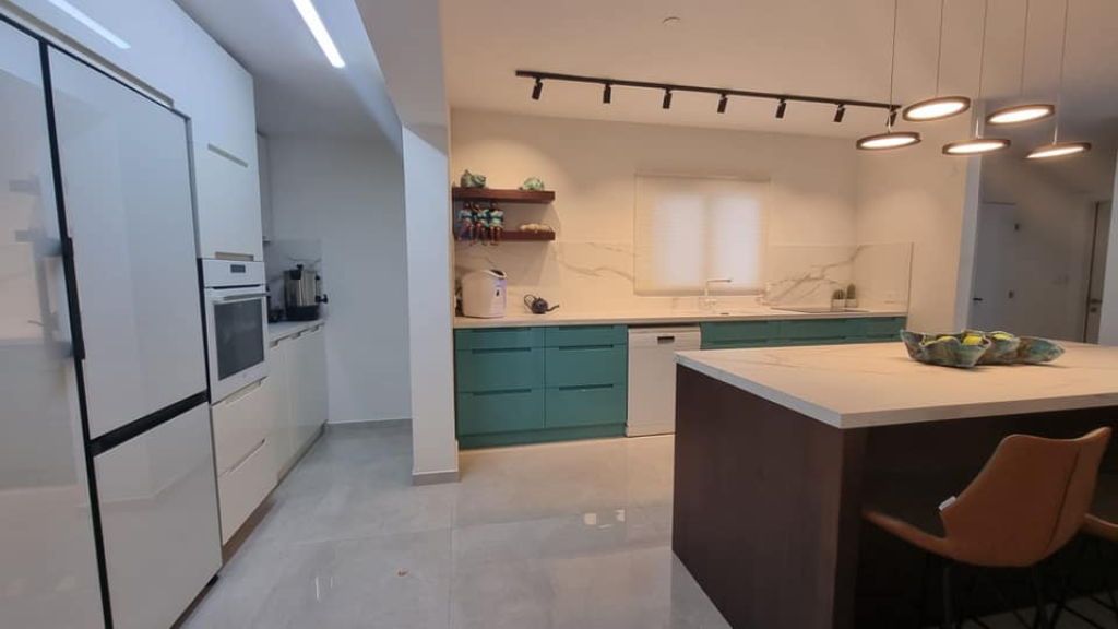 נגרית זבולון יואל נגרית זבולון יואל