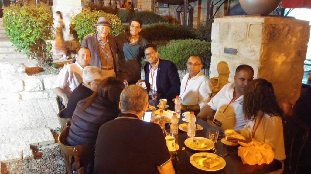 קפה מקסימילאן קפה מקסימילאן