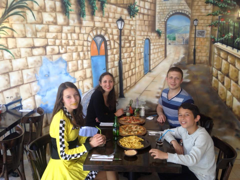 קפה מקסימילאן קפה מקסימילאן