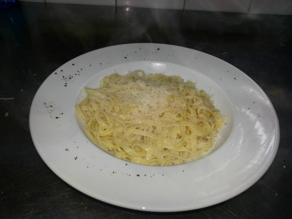 קפה מקסימילאן קפה מקסימילאן