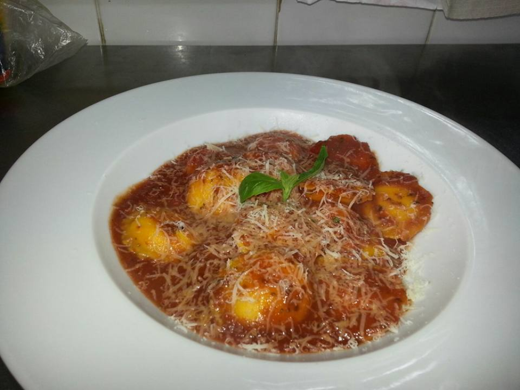 קפה מקסימילאן קפה מקסימילאן