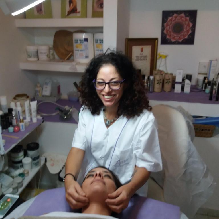 בשמת קוסמטיקאית הוליסטית בשמת קוסמטיקאית הוליסטית