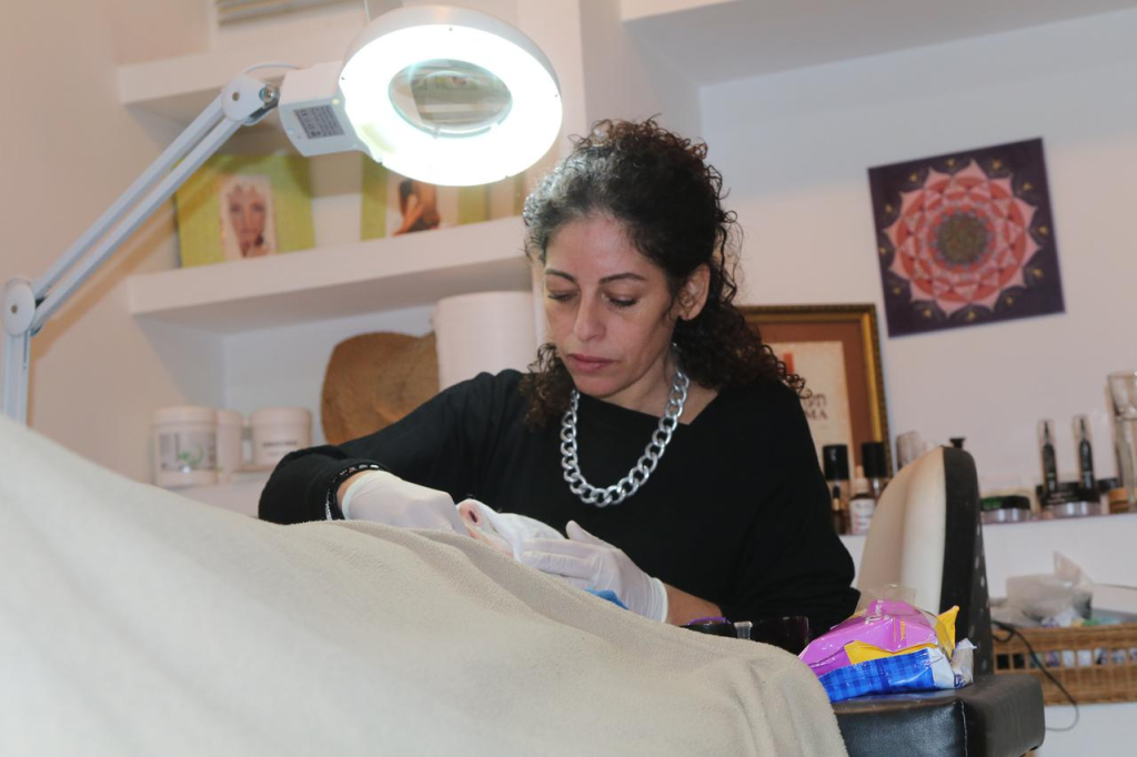 בשמת קוסמטיקאית הוליסטית בשמת קוסמטיקאית הוליסטית