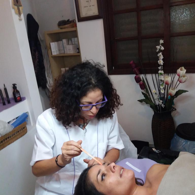 בשמת קוסמטיקאית הוליסטית בשמת קוסמטיקאית הוליסטית