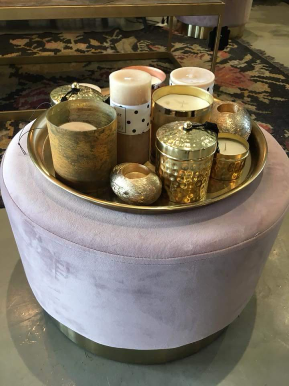 אצל טלי בחצר אצל טלי בחצר