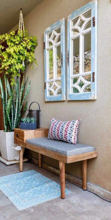 אצל טלי בחצר אצל טלי בחצר