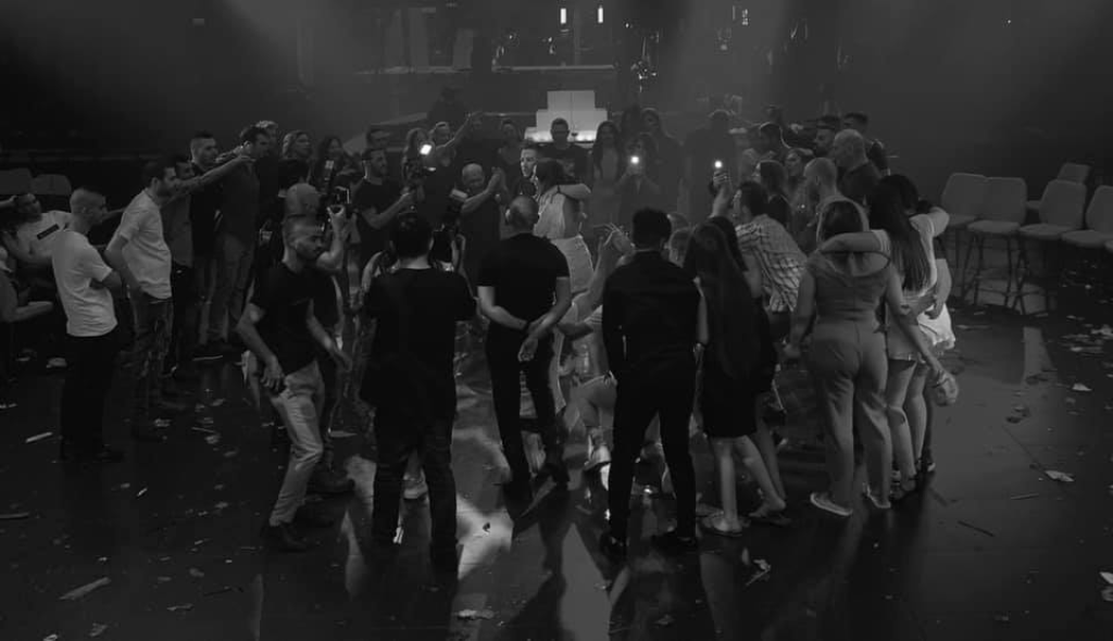 די ג'יי אלי צור די ג'יי אלי צור