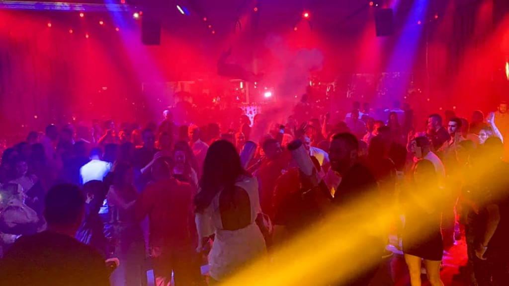 די ג'יי אלי צור די ג'יי אלי צור