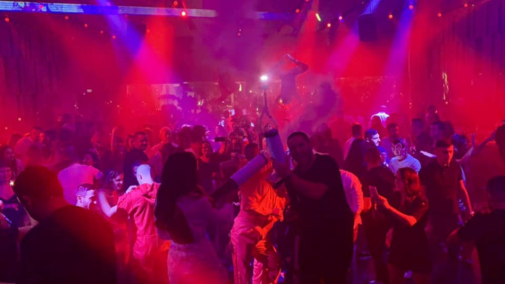 די ג'יי אלי צור די ג'יי אלי צור