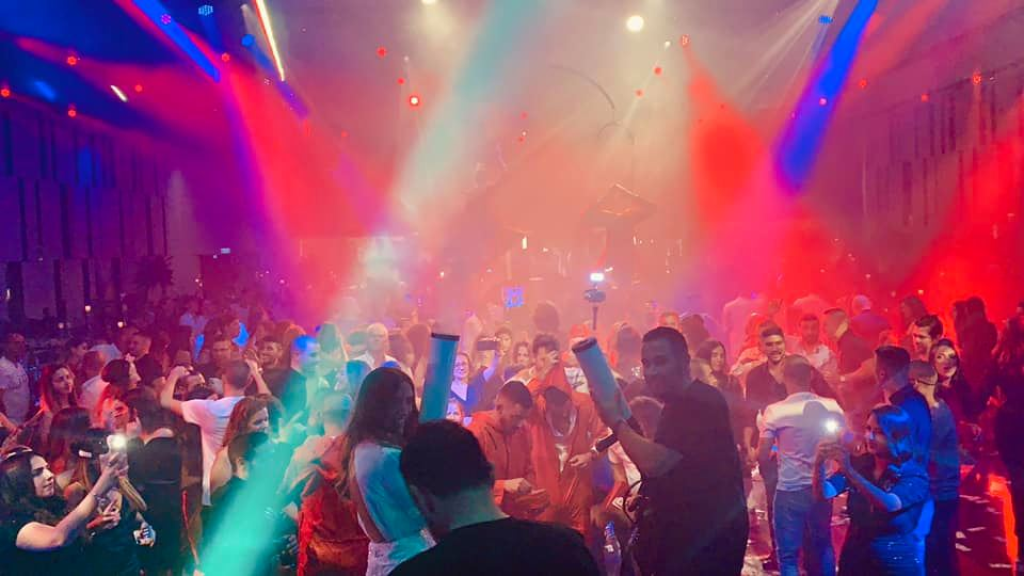 די ג'יי אלי צור די ג'יי אלי צור