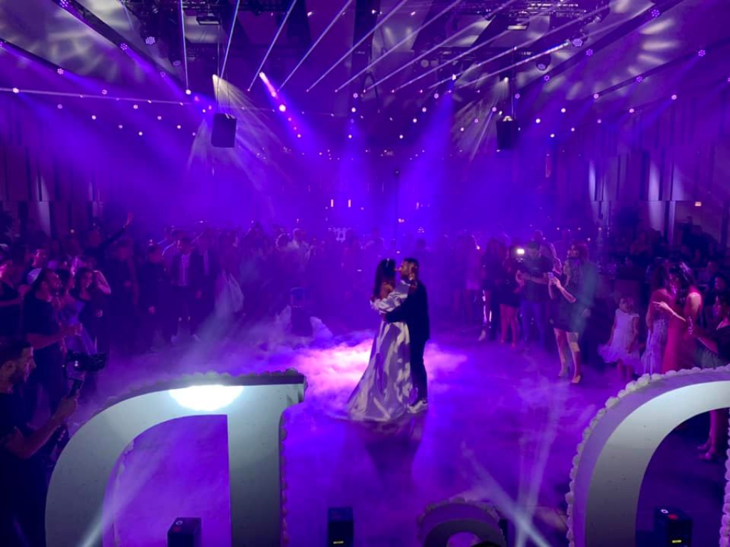 די ג'יי אלי צור די ג'יי אלי צור