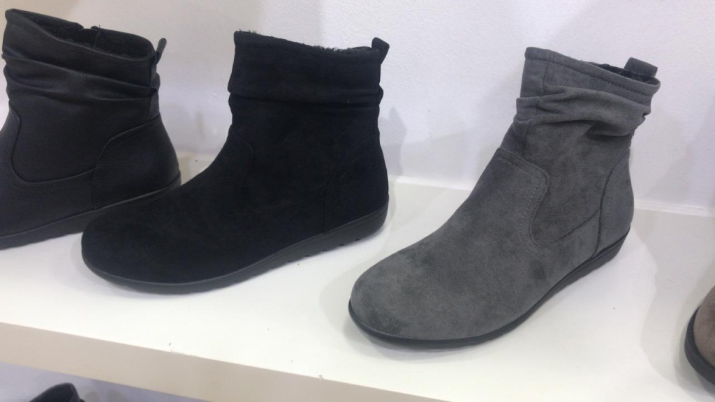 נעלי דפנה טבע נאות נעלי דפנה טבע נאות