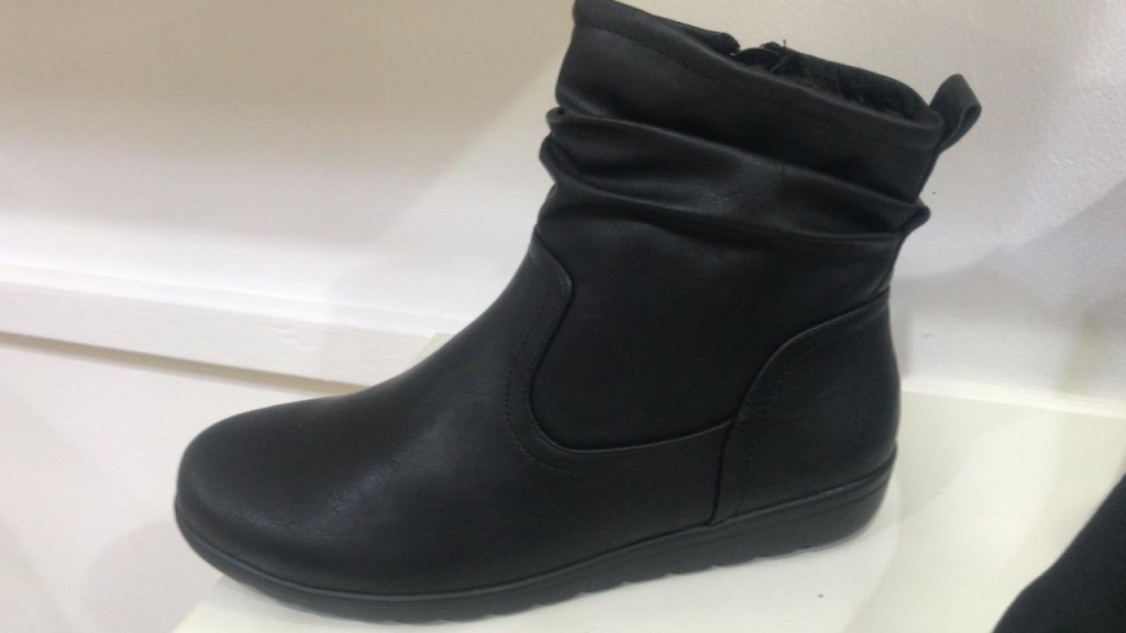 נעלי דפנה טבע נאות נעלי דפנה טבע נאות