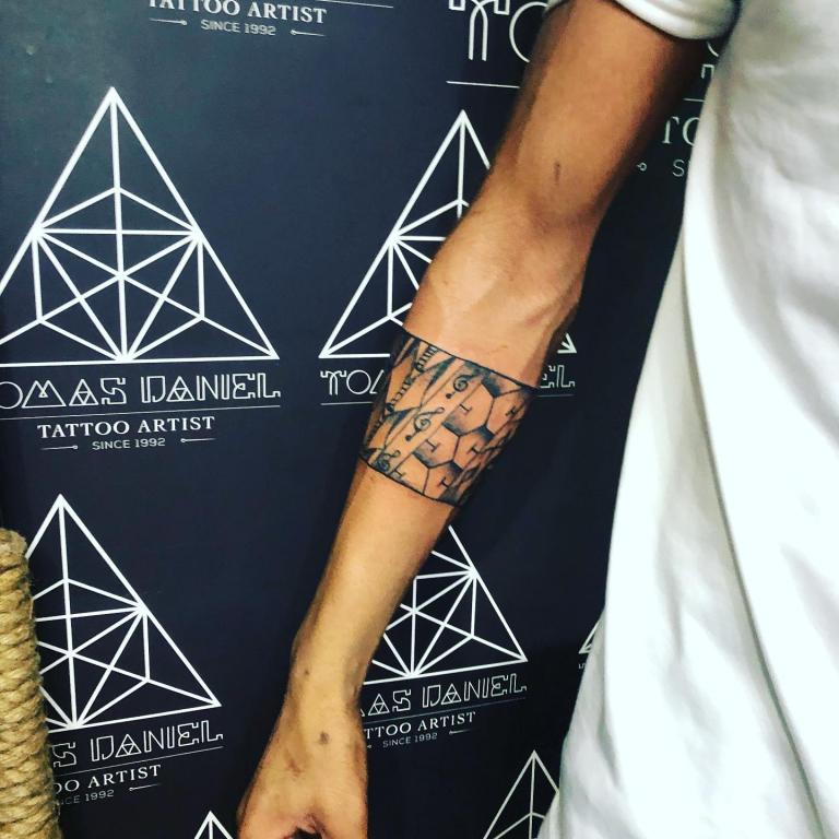 SATURA TATTOO תומאס קעקועים SATURA TATTOO תומאס קעקועים