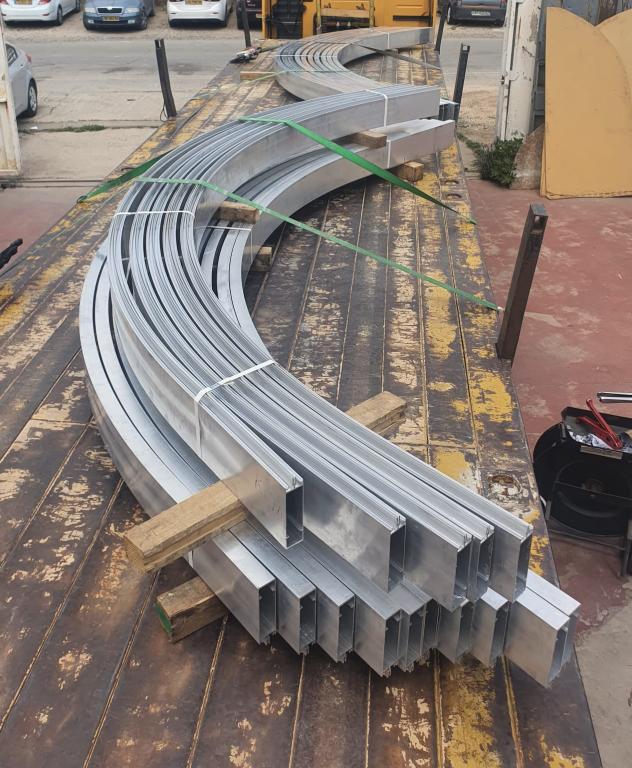 בליינד'ס אלומיניום וזכוכית בליינד'ס אלומיניום וזכוכית