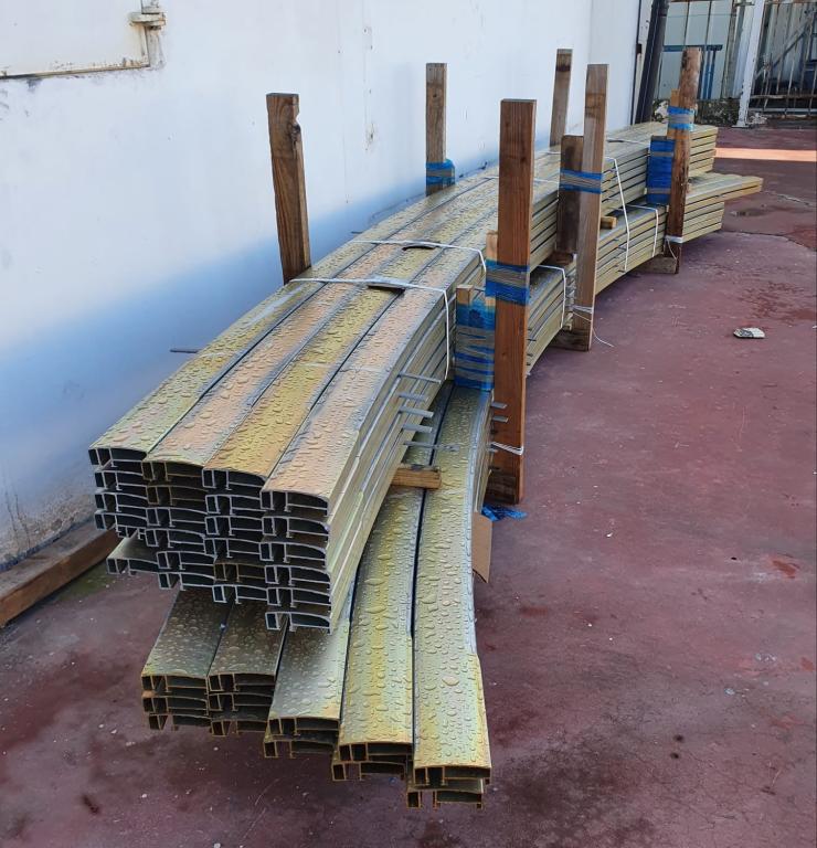 בליינד'ס אלומיניום וזכוכית בליינד'ס אלומיניום וזכוכית