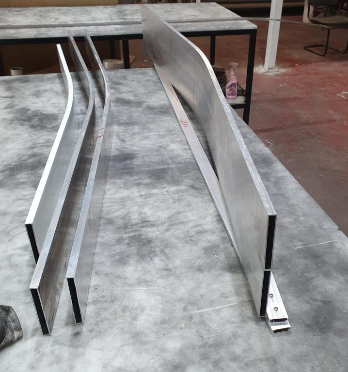 בליינד'ס אלומיניום וזכוכית בליינד'ס אלומיניום וזכוכית