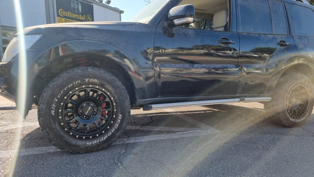 צמיגי זיתוני ונעים צמיגי זיתוני ונעים