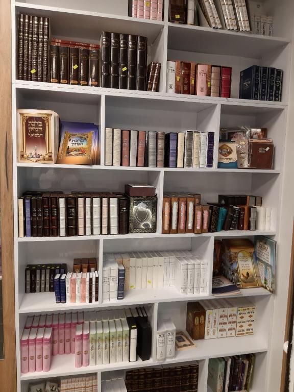 חנות חב"ד תפילין ומזוזות חנות חב"ד תפילין ומזוזות