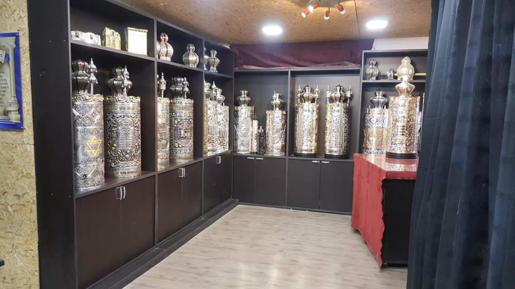 שוהם יודאיקה ייצור תיקים לספר תורה שוהם יודאיקה ייצור תיקים לספר תורה