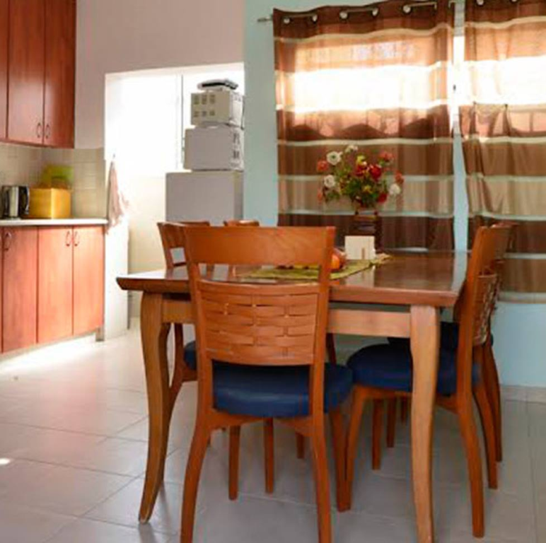 הוטלז הוטלז