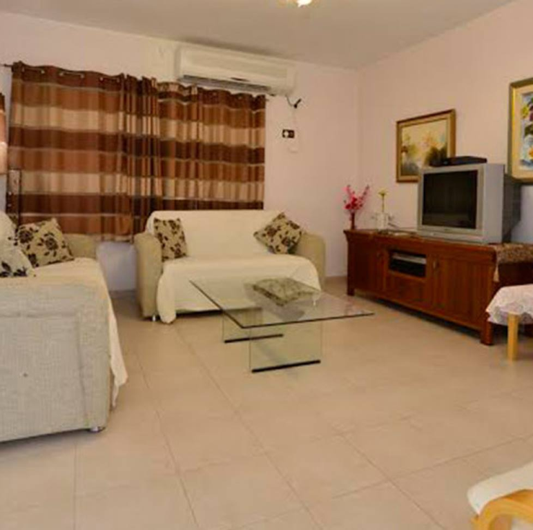 הוטלז הוטלז