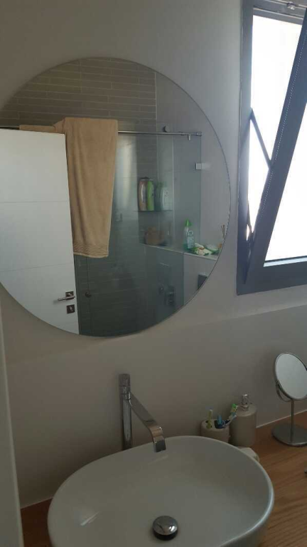 מעבר לזכוכית מעבר לזכוכית