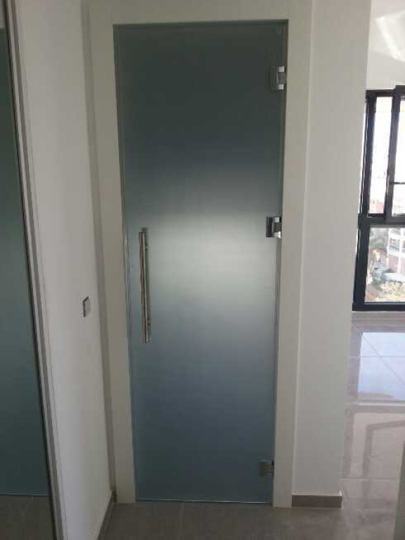 מעבר לזכוכית מעבר לזכוכית