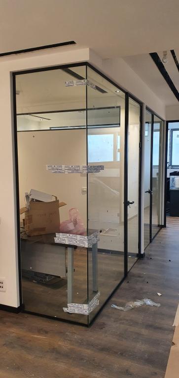 מעבר לזכוכית מעבר לזכוכית