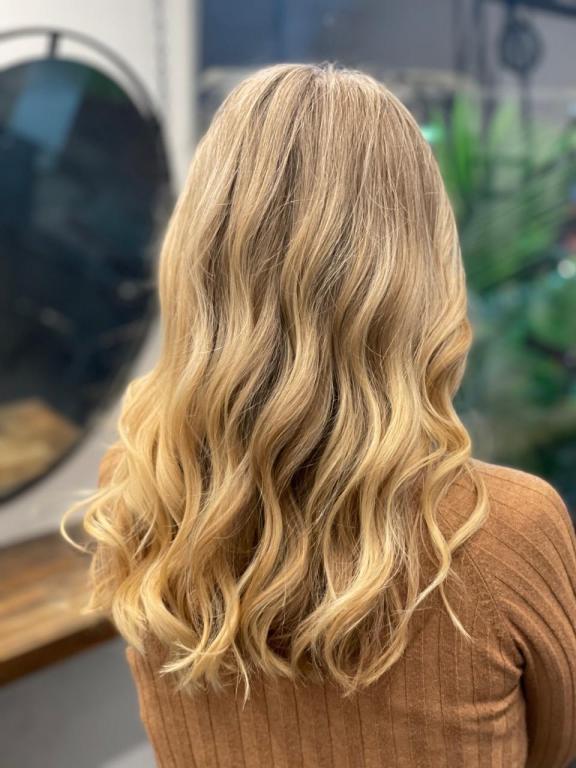 One מספרה One מספרה