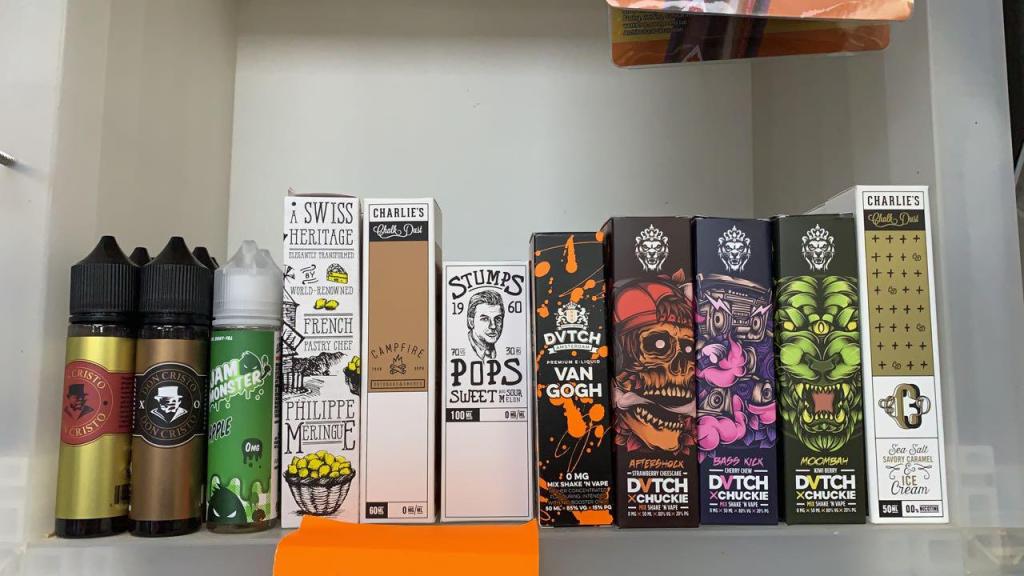 אצל מוטי בית הטבק אצל מוטי בית הטבק