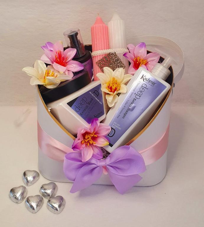 D.n.a עיצוב בלונים D.n.a עיצוב בלונים