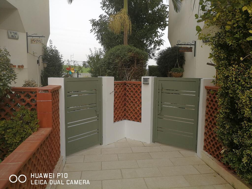 זוהר חלונות מעוצבים זוהר חלונות מעוצבים