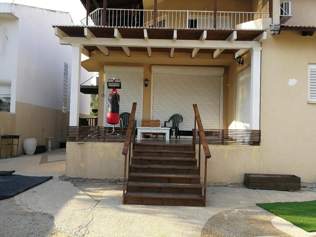 זוהר חלונות מעוצבים זוהר חלונות מעוצבים