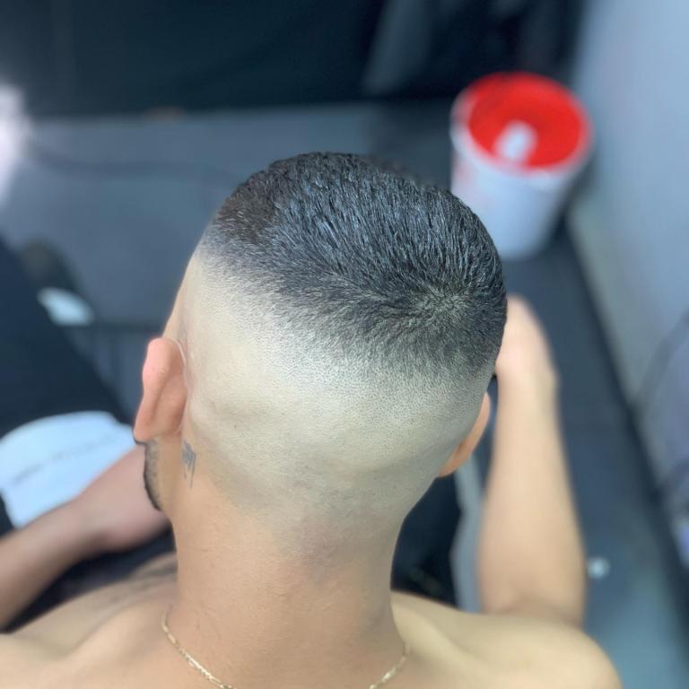 מספרת דניאל עובד מספרת דניאל עובד