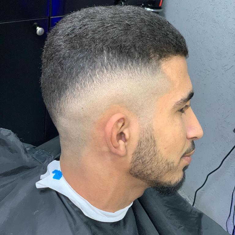 מספרת דניאל עובד מספרת דניאל עובד