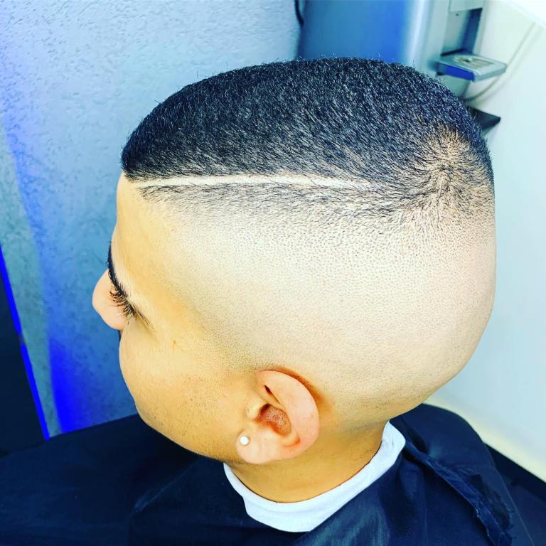 מספרת דניאל עובד מספרת דניאל עובד