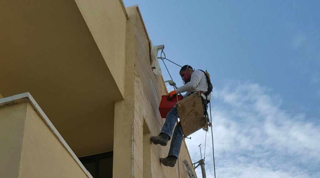 במרומיו עבודות בגובה במרומיו עבודות בגובה
