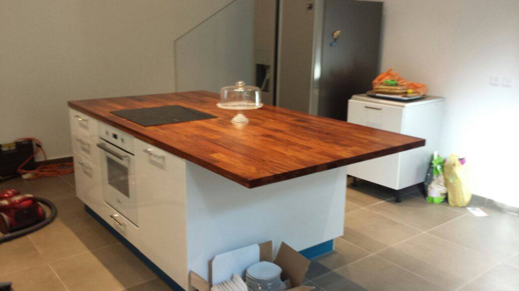 עץ ושיש עץ ושיש